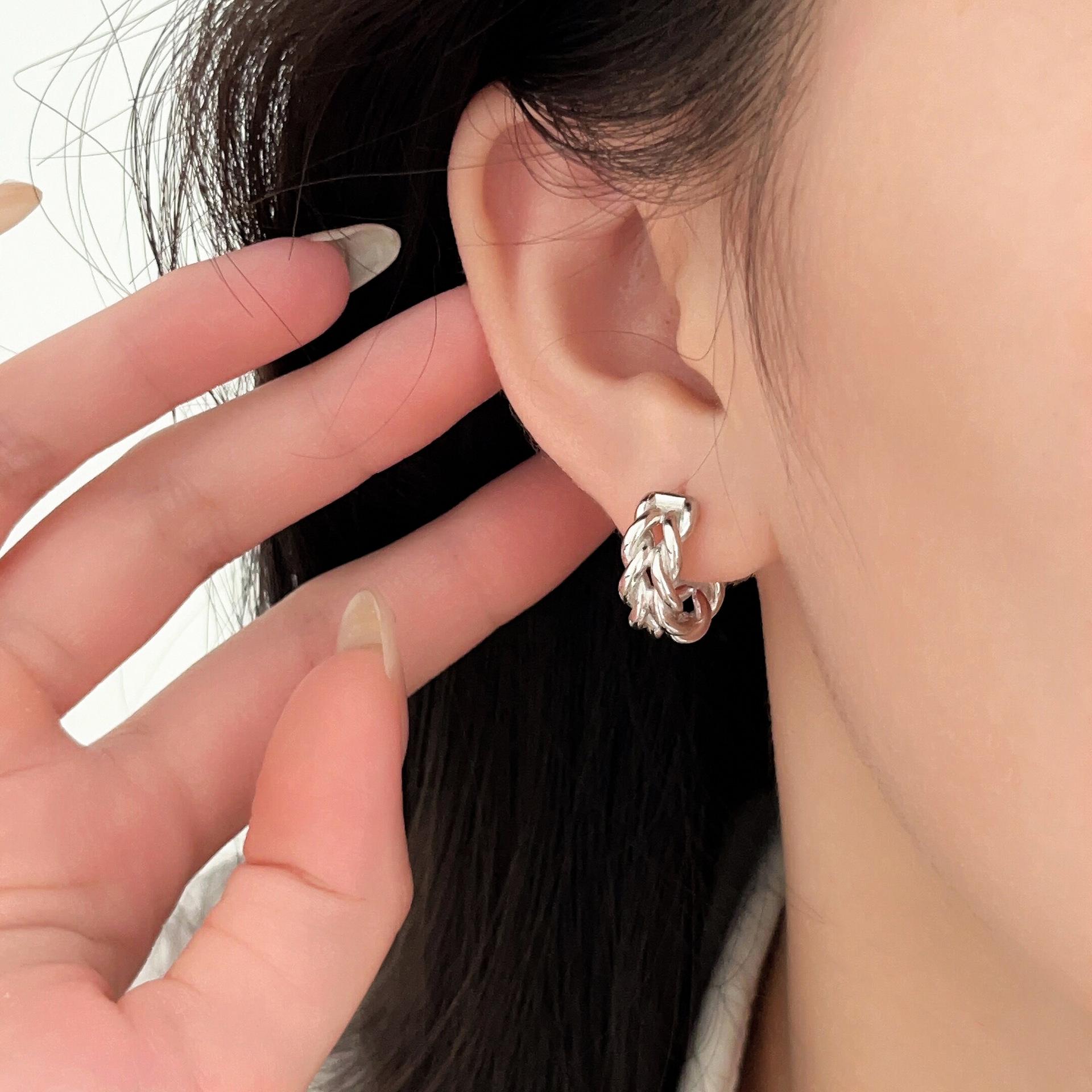 

Yinruitai S925 Sterling Silver French Twist Earrings - Versatile Light Luxury High-End Design 925 Silver белый