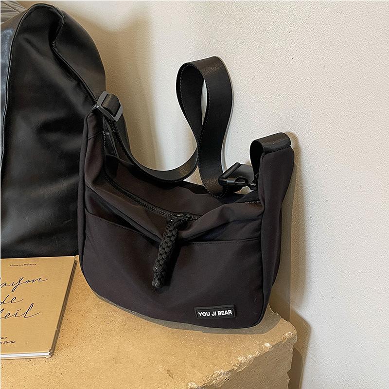 

Новая корейская модная сумка через плечо, сумка через плечо, повседневная нейлоновая тканевая сумка, модная универсальная женская сумка большой вместимости для поездок на работу