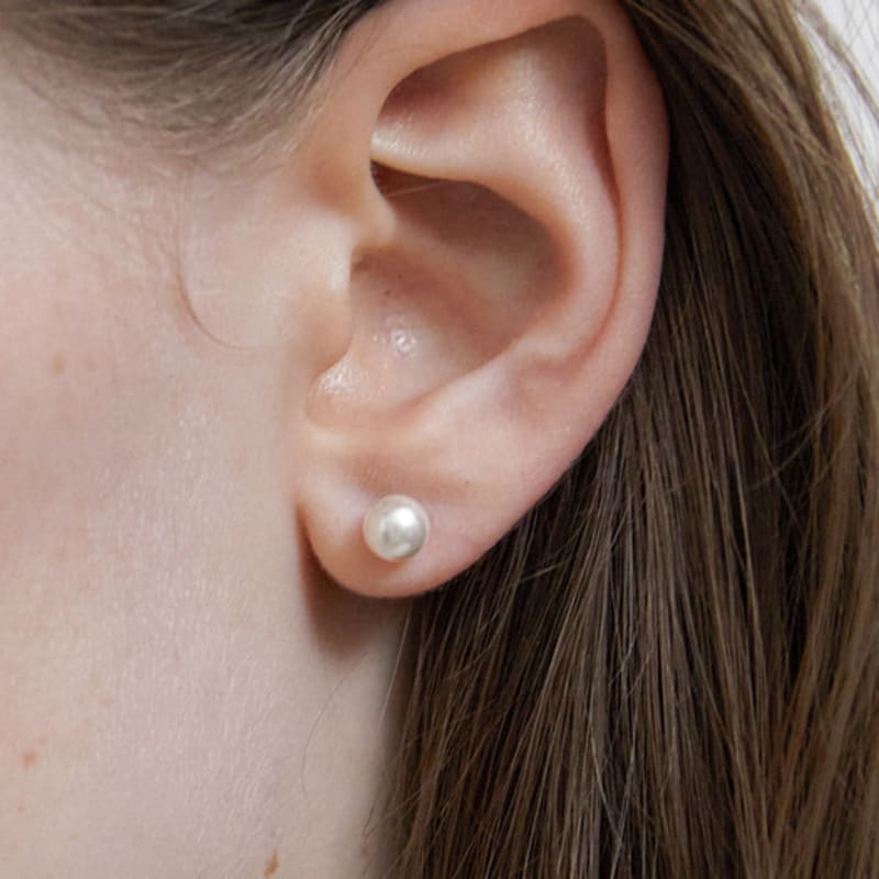 by hyeres [925 silver] Pureline White pearl earrings 6mm (Silver) BH6E49639W9XXX