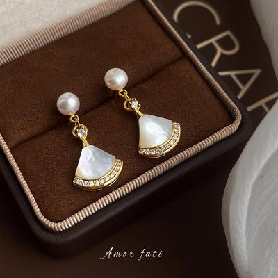 5A Grade Freshwater Pearl Fan-Shaped Mother-of-Pearl Earrings In 18k Gold