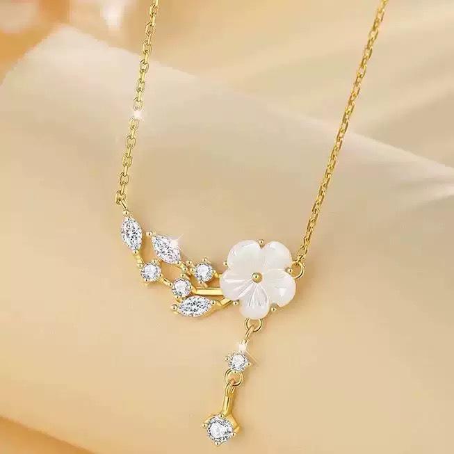 Camellia Girls' Necklace: S925 Sterling Silver, Light Luxury, Summer Flower Tassel Clavicle Chain.