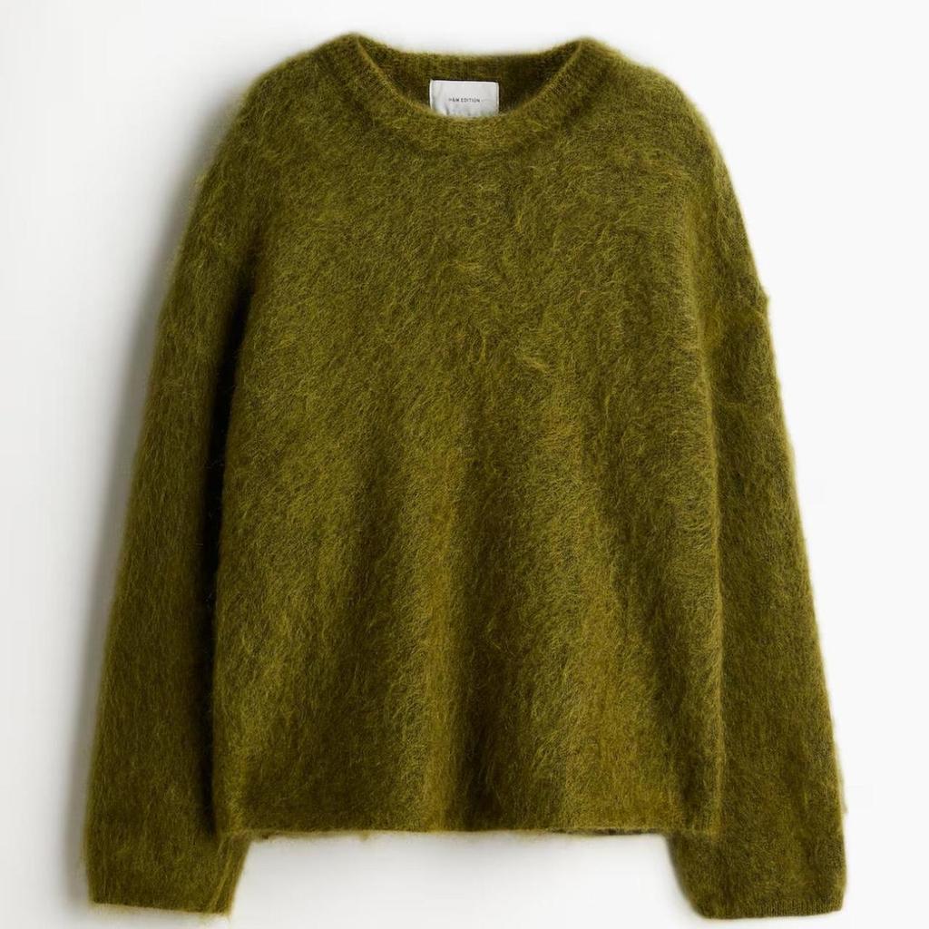 New Women's Loose Round Neck Plush Sweater: European & American Autumn/Winter Collection – Cozy, Solid Color Knit Outerwear, Lazy Style.