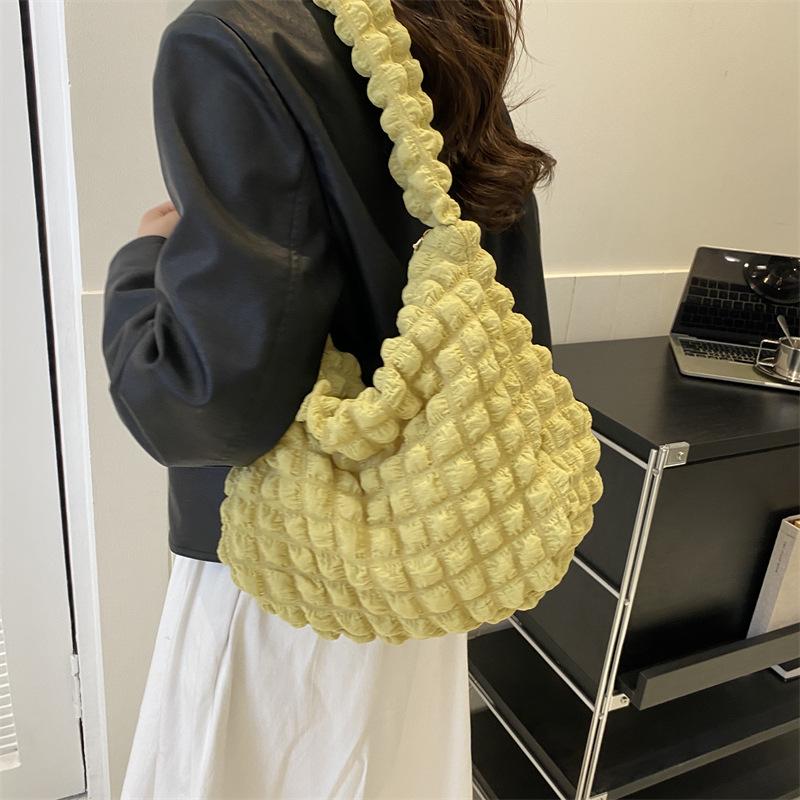 Popular fashion simple temperament commuter pleated bag women's 2025 one-shoulder armpit bag hand-held bucket bag trendy