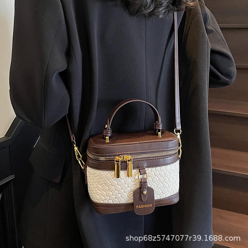 Popular high-end exquisite portable small square bag 2025 trendy fashion messenger women's bag large capacity Korean niche design