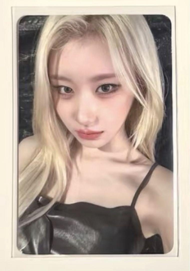 

[USED] itzy GOLD Starriver Chinese Bonus Trading Card Chaeryeong
