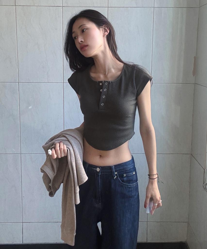 Kkuape Button Slim Round T-Shirt_3Color