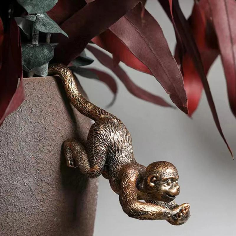 

Vintage Bronze Resin Climbing Animals Statue Flower Pot and Vase Hugger Miniature Fairy Garden Decor Resin Art Craft Decorations