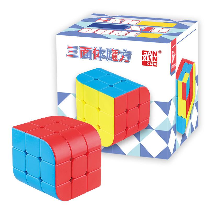 Verdrehter schräger Rubik's Cube einfarbig Farbe Alien Drei-Ebenen-Variante Kreativ Leichtgängig Kinder Lernspielzeug