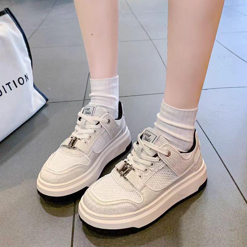 

2024 new casual thick baseplate shoes mesh burst pattern niche thick sole fashion white shoes women s height-increasing sports shoes 40 белый
