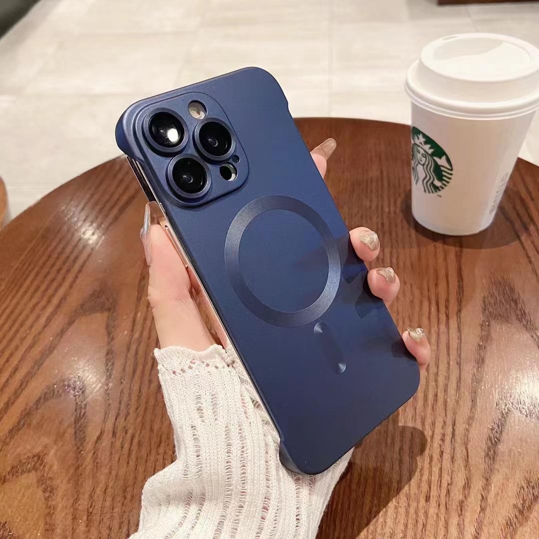 

Безрамочный магнитный чехол для iPhone 17 Pro Max со встроенной защитой объектива, матовый противоударный дизайн, совместимый с Apple 16. iPhone 12 Pro Max