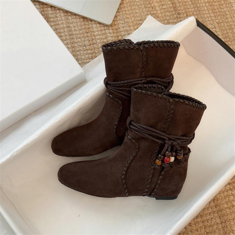 Mode Herbst/Winter Kuhveloursleder Damenstiefel Schuhe mit runder Zehenpartie für Damen Mode Stiefel Interne Höhenerhöhung Ethnischer Stil Kurze Stiefel