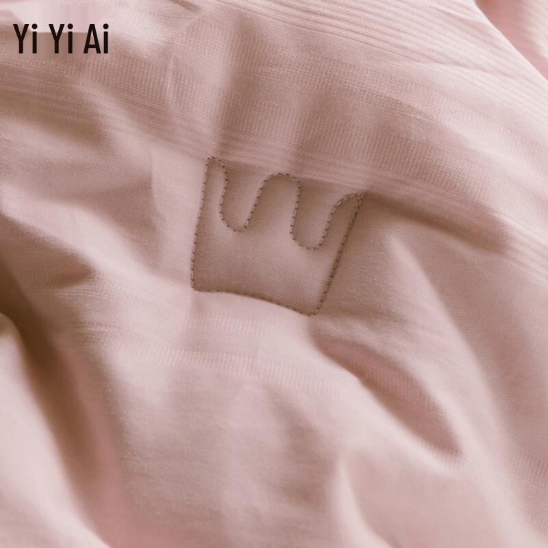 Yiyi Ai Jacquard Soy Fiber Blend Quilt