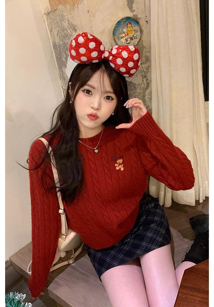 Women's Gray Little Bear Sweater: High-End Korean-Style Knit Top for Autumn/Winter 2025.