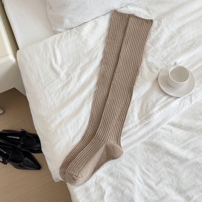 

Забавные однотонные носки выше колена с 3D-полоской, универсальные носки-ботфорты, простой студенческий стиль, дышащая внутренняя часть. One Size хаки