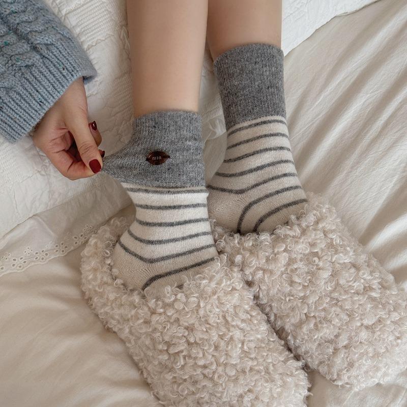 Autumn and Winter Women's Winter Thickened Boneless Striped Patchwork Warm Mid-calf Socks Women's Socks Pile Socks