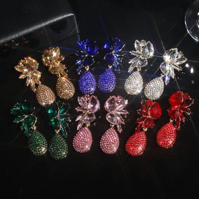 Orecchini lunghi di moda con diamanti di vetro per donna, gioielli europei e americani, orecchini pendenti a goccia con fiocco temperamento brillante