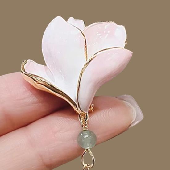 Brooch Retro Style Bead Tassel Magnolia Design Lapel Pin Sweaters Collars Hats Bags Coats Scarves Badge Outfit Accessory