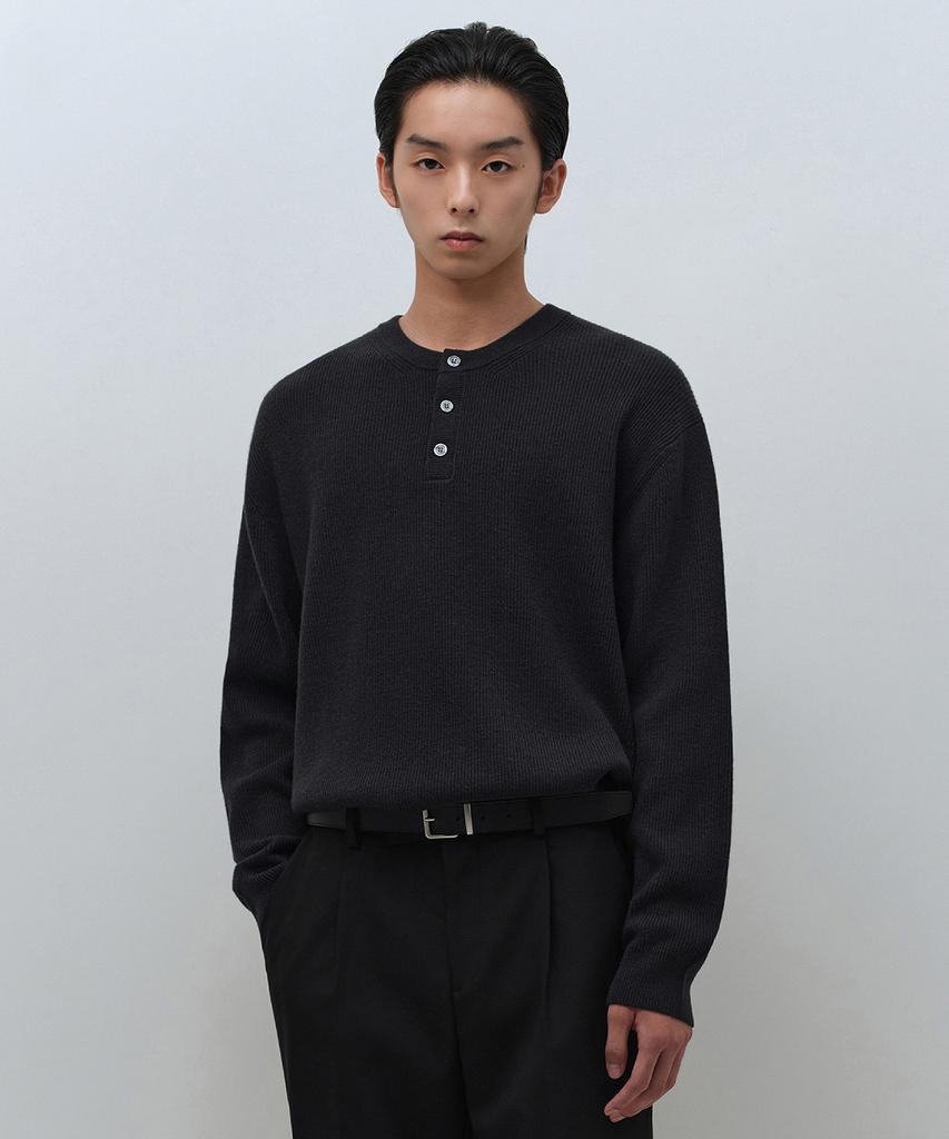 MUSINSA STANDARD [Victoria Wool] Minimal Ribbed Henley Neck Knit [Dark Gray]