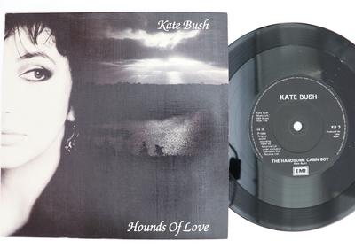 7palcová deska KATE BUSH - Hounds Of Love / Handsome Cabin Boy KB3 EMI 1986 UK Rock Použitá