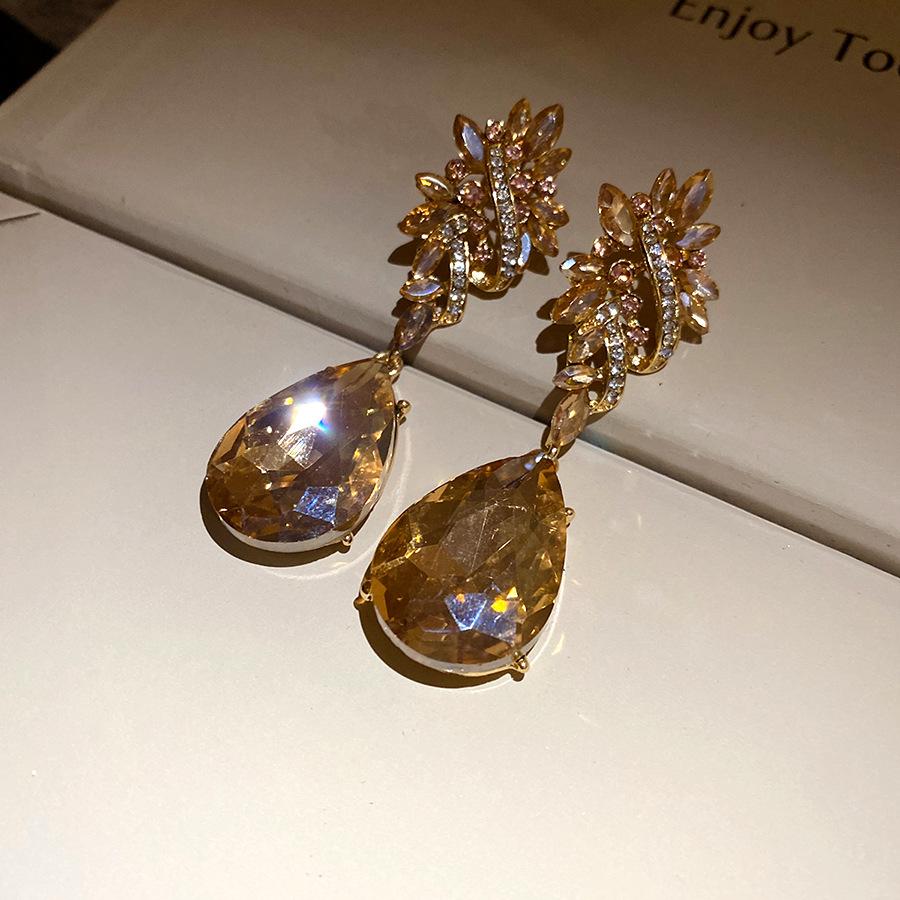 

Silver needle diamond-encrusted water drop pendant earrings, personalized design sense, fashionable and exquisite earrings, light luxury earrings