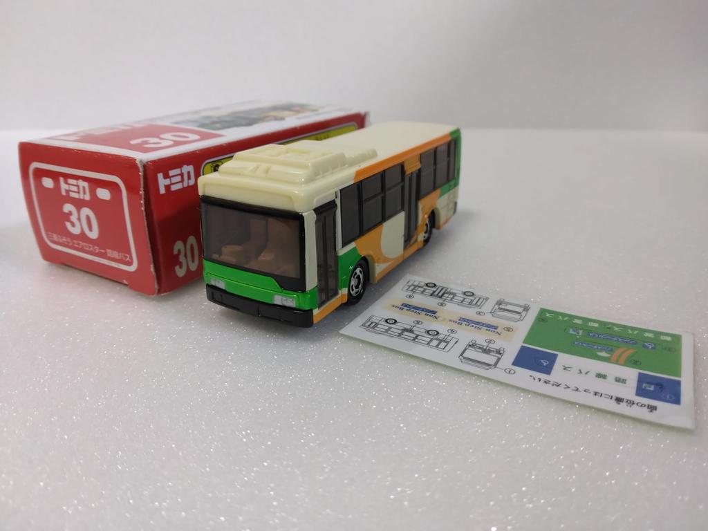 Tommy Minicar Mitsubishi Fuso Aero Star Route 1/141 Bus, Grün/Orange