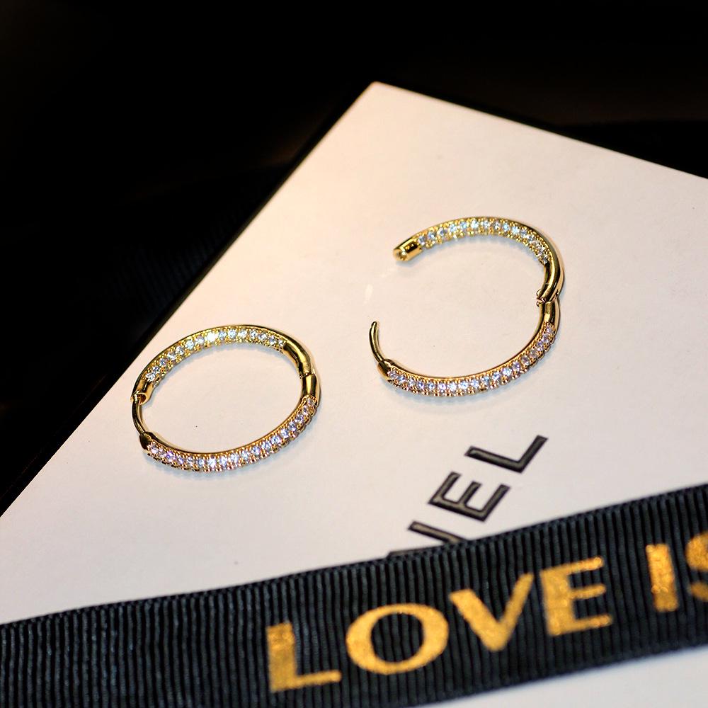 High-Quality Diamond Paved Hoop Earrings – Small, Niche, Luxury Feel Ear Jewelry