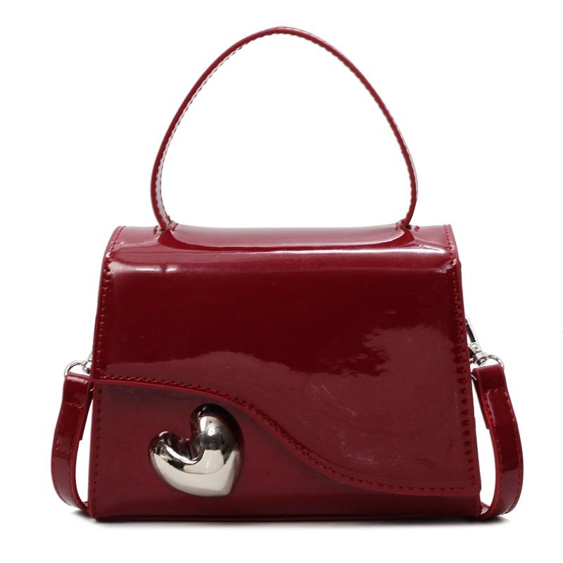 

Korean version of high-end fashion patent leather design sense portable small square bag women commute to work foreign style simple wind messenger bag