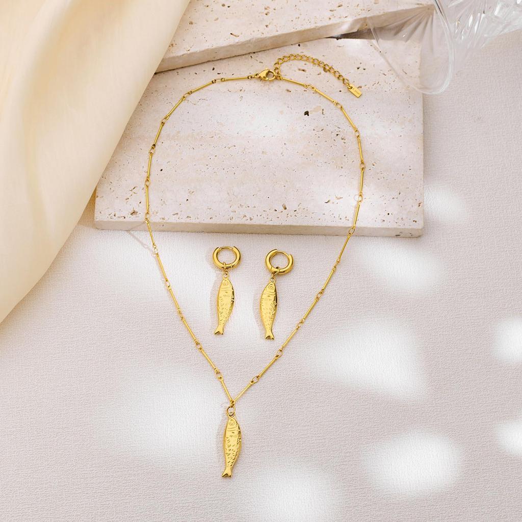 Collana Ciondolo Pesce d'Oro 2025 - Acciaio Inossidabile, Catena Clavicolare di Lusso Leggero
