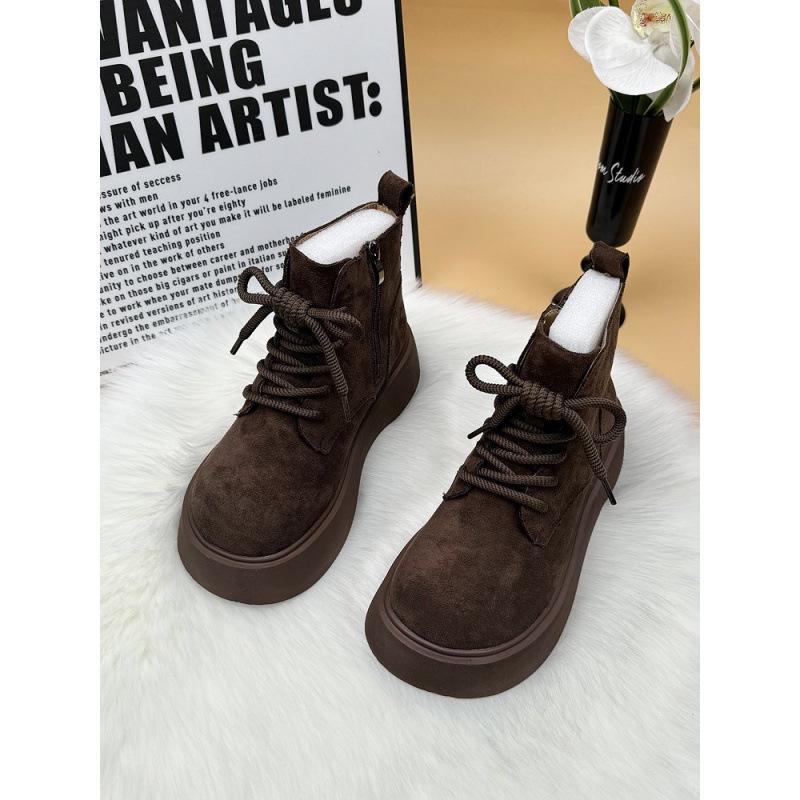 

European Station muffin short boots women s 2025 winter new leather thick-soled matte leather fashion velvet heightening Martin boots 40 кавовий