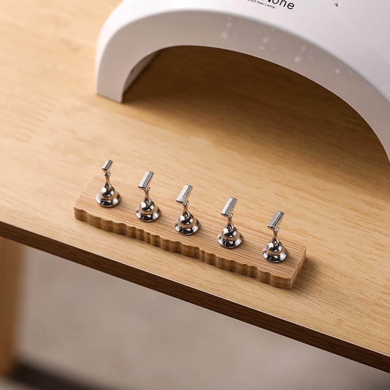 Japonský minimalistický styl Dřevěný a kovový držák na cvičení nehtového designu