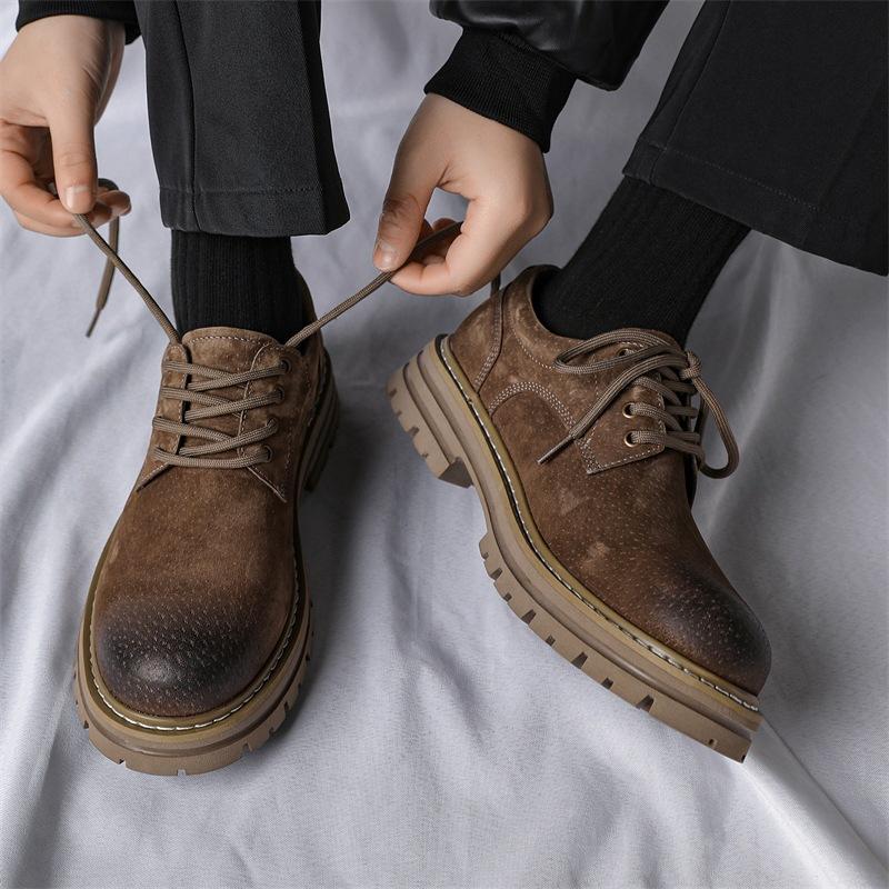 Sapatos de trabalho estilo retrô britânico para atividades ao ar livre, botas de cano baixo para homens, com sola grossa, que aumentam a altura, antiderrapantes, para caminhada