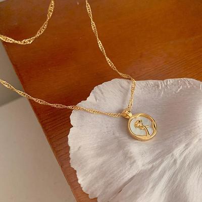 Modischer Sexy Choker Unregelmäßiger Runder Muschel Metall Rose Anhänger Edelstahl Halskette für Damen Party Schmuck