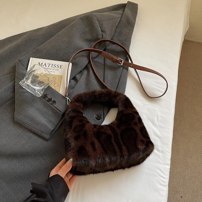 

Простая плюшевая плюшевая личность тренд 2025 леопардовый принт маленькая свежая мода женская ручная подмышечная на плечо женская сумка темно-коричневого