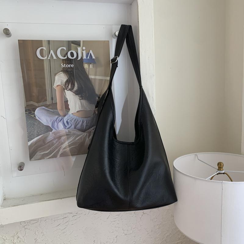 

Large-capacity literary and simple commuting and leisure 2025 new textured retro tote portable shoulder armpit bag 31*12*25 чёрный