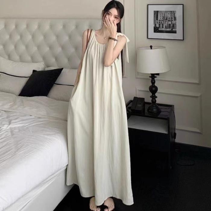 Dámské maxi šaty bez rukávů s halter výstřihem a ramínky - Léto 2024 francouzský plážový styl