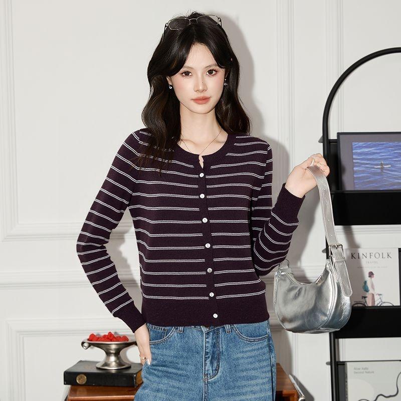 Early Autumn New Striped Cardigan, V-neck Long-sleeved Knitted Sweater Base Coat