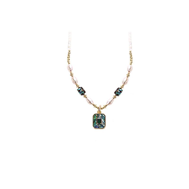 Freshwater Pearl Abalone Pearl Pendant Necklace for Women, Featuring A Light Luxury and Niche Style, with A Horseshoe-shaped Lockbone Chain.