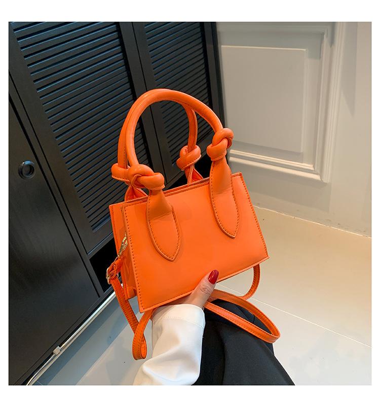 

Нова текстурована невелика жіноча сумка 2024 року, нова корейська версія, популярна ретро міні-портативна діагональна сумка для дівчини через плече помаранчевий