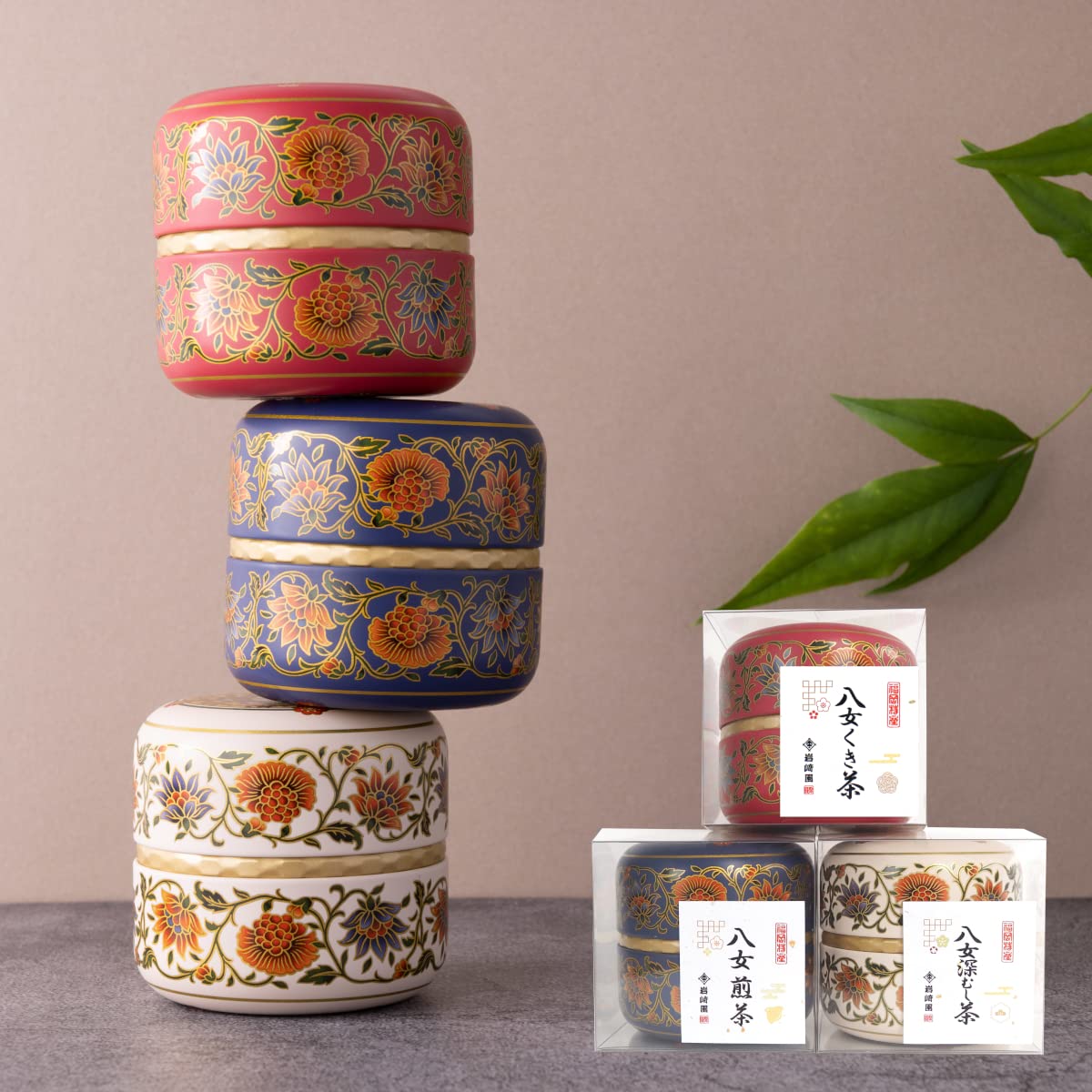 

Three types of Yamecha premium tea, 60g each, in tea tins and caddies [Satsuki, Shimotsuki, and Yayoi]. Made in Fukuoka, Kyushu by Iwasakien Seicha.