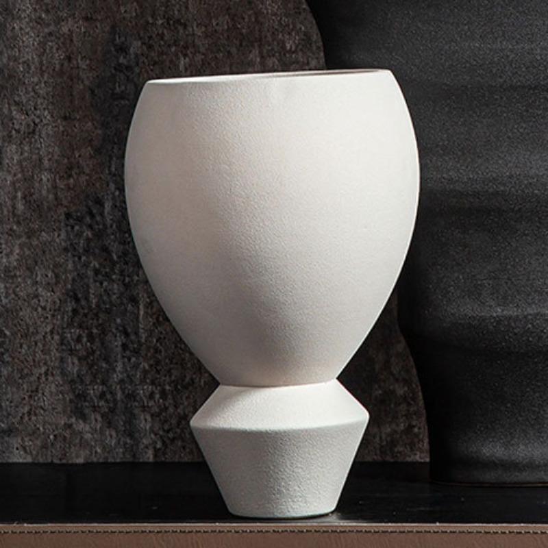 Modern Vase Luxury Decorative Vases Interior Aesthetic Flower Bottle Elegant Flower Bottles Table Decoration and Accessories