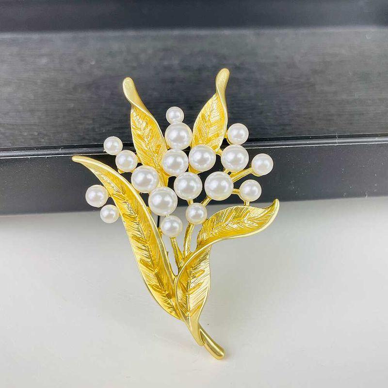 

Брошь из среднего древнего жемчуга, украшение Циндао, матовые листья, булавка-букет, женские причудливые аксессуары для одежды, сплав, корсаж Brooch