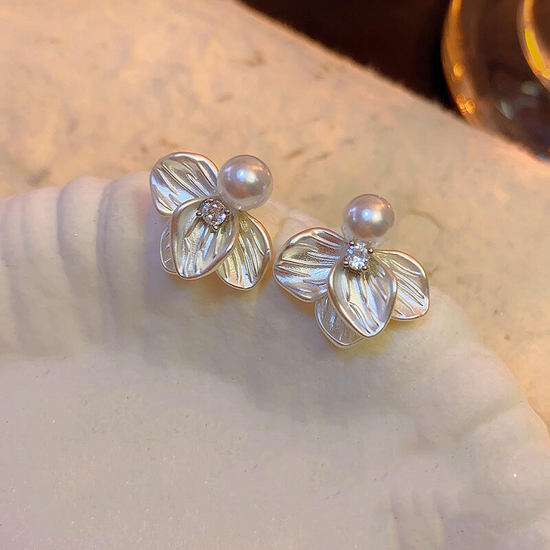 Sweet Imitation Pearl Petal Stud Earrings for Women Girls Korean-Style Temperament Flower Drop Earring Party Jewelry Accessories