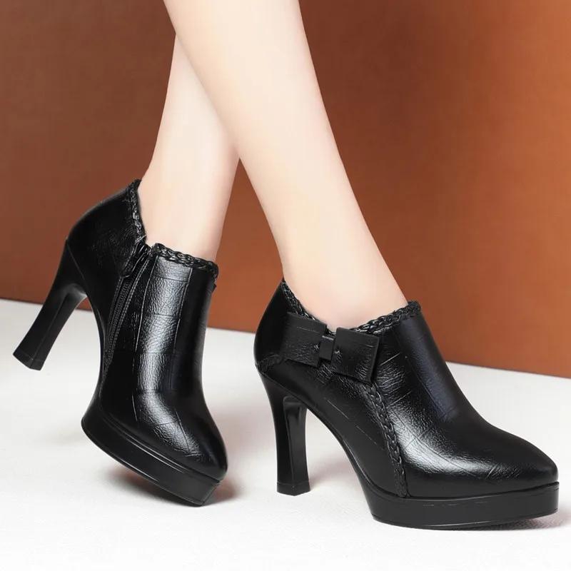 Scarpe con Tacco Alto a Blocco Comode a Bocca Profonda 7cm 9cm con Pelliccia Autunno Inverno 2025 Eleganti Décolleté con Plateau con Fiocco Donna per Ufficio Mamma