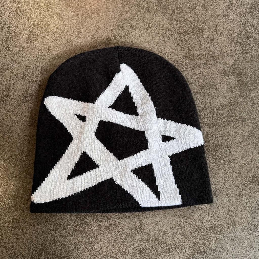 

Geometric Pattern Acrylic Hat With Star Motif For Cold Season Headwear