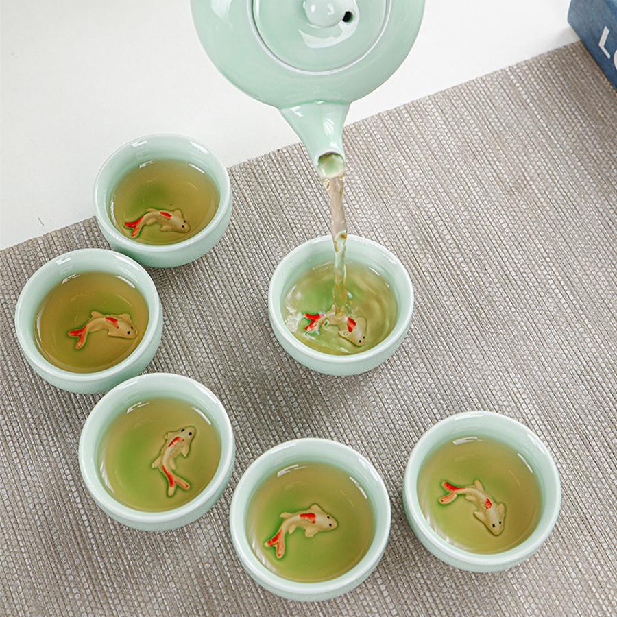 Teeservice: 2 Tassen Seladon-Karpfen pro Kanne, 4 Tassen, 1 Teeteller, Kung-Fu-Teeset