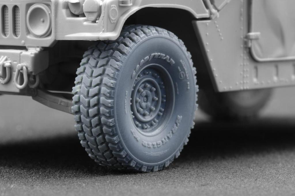HMMWV MT Radsatz 5 Stück Kunststoffmodell SCXWM35003 Scale-X 1/35 Set, 24-Loch-Typ, (für ICM/Academy Modelle), Teile, (Militärfahrzeuge)