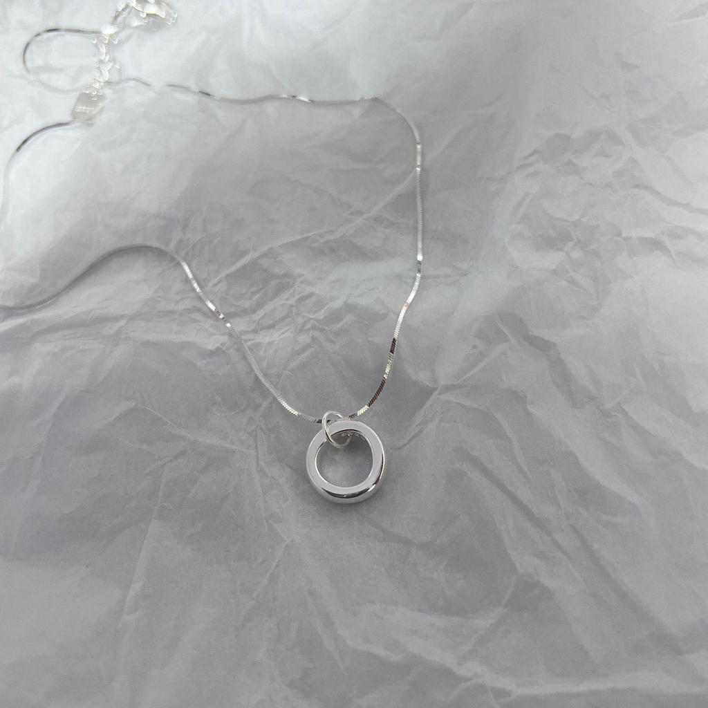 Su Chuang S925 Sterling Silver Circle Round Snake Bone Necklace for Women - High-End, Simple, Versatile Clavicle Chain Design.