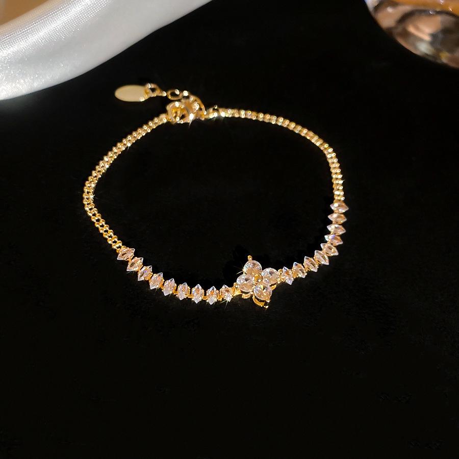 Korean Style Zircon Butterfly Bracelet: Elegant, Fashionable, and High-End Hand Jewelry Design.