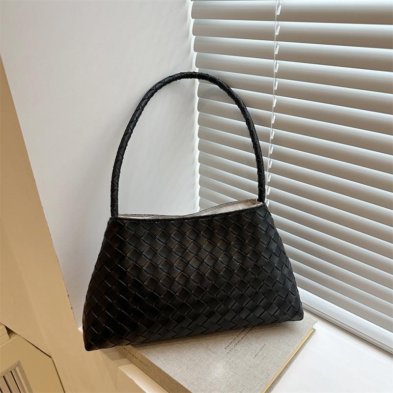 Premium Texture Light Luxury Woven Pattern Underarm Bag Women's 2025 New Temperament Portable Shoulder Bag Commuter Baguette Bag