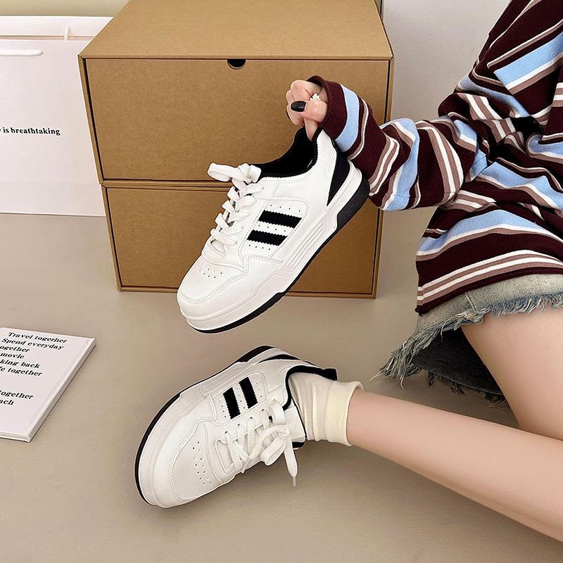 Global Port Style Little White Shoes Women's Summer Super Fire Versatile Sports Leisure Flat Baseplate Shoes 2025 New Popular Shoes